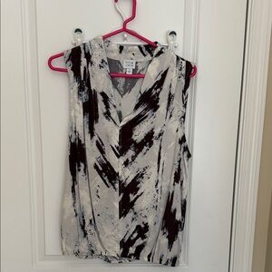 Patterned Sleeveless Blouse in Black and White